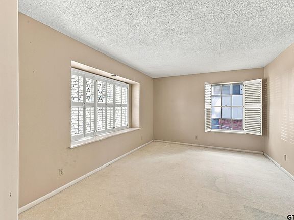 5th image of 2701 Fairfax Dr