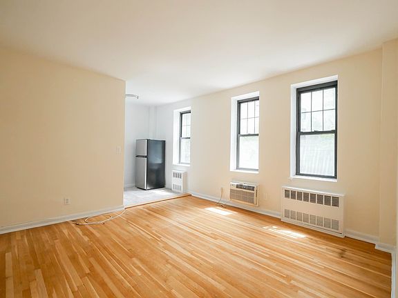 3rd image of 15 Sheridan Sq APT 2G