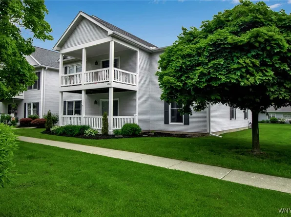 4821 Cambridge Dr APT B, Lockport, NY 14094