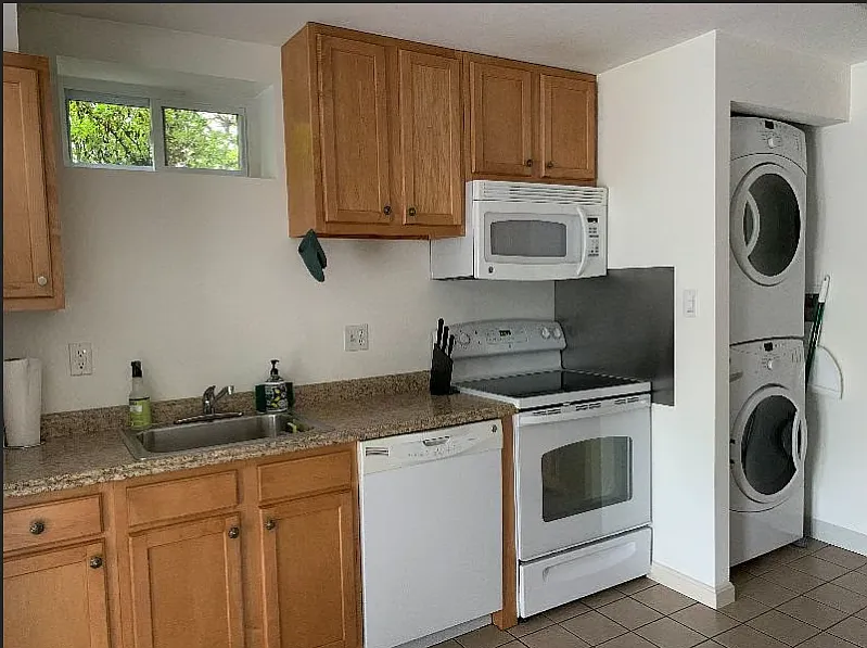 1815 Sherwood Rd — Photo 4