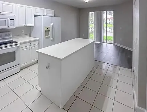 4157 Napoli Lake Dr — Photo 7