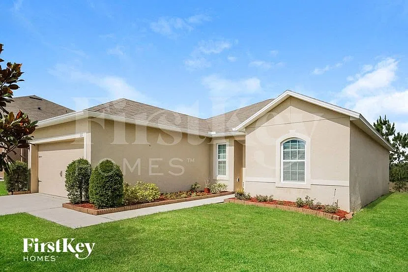 3 bed, 2.0 bath, 1593 sqft, $2,270 — Photo 2