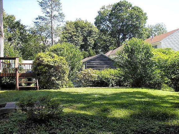 4th image of 239 Linda Ave