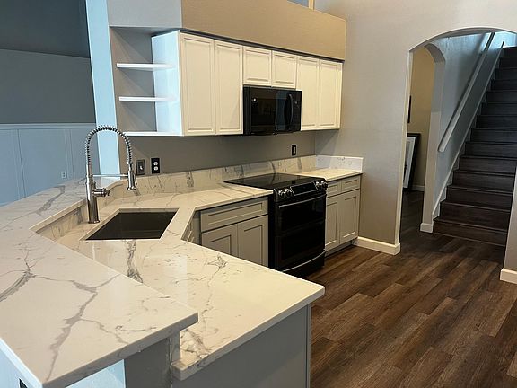 5th image of 2728 Valencia Grove Dr