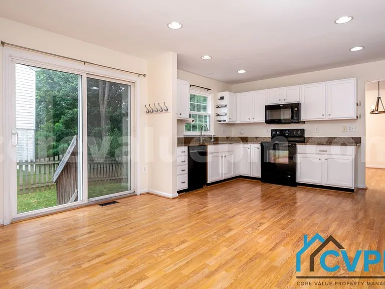 1321 Treasure Dr — Photo 12