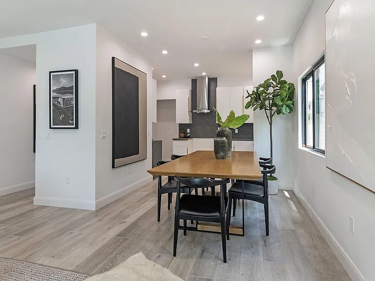 622 N Gardner St — Photo 13