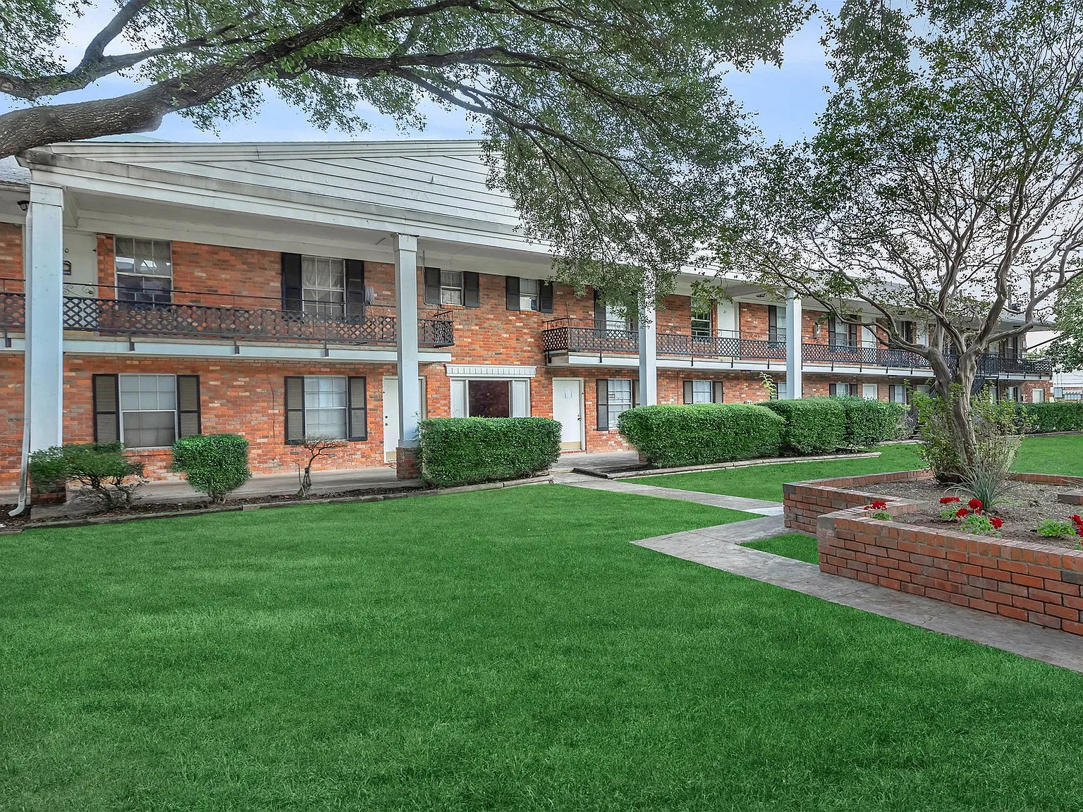 Waterford Park Apartments — Photo 3