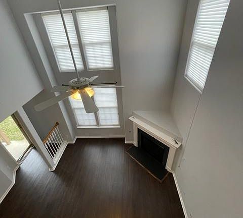 5th image of 127 White Cedar Ln