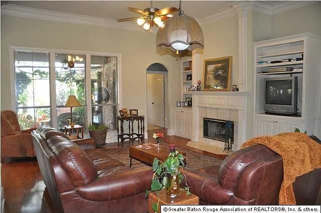 2nd image of 3035 Shadow Hill Dr