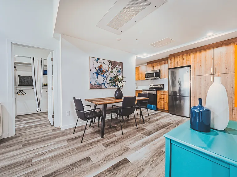 10058 102nd St NW — Photo 14