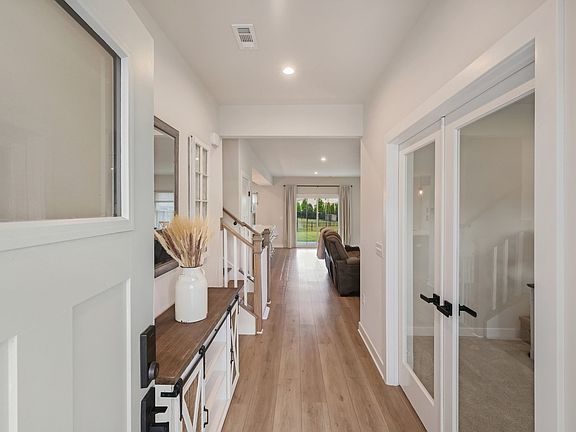 3rd image of 1913 Oak Dr