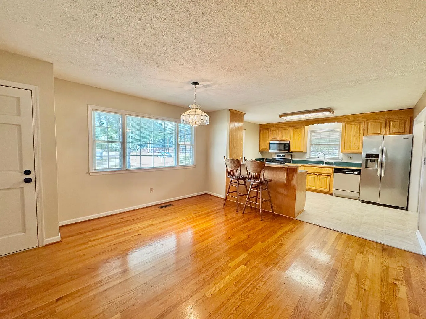 Location, Community, Quality Living. It Starts Here! — Photo 4