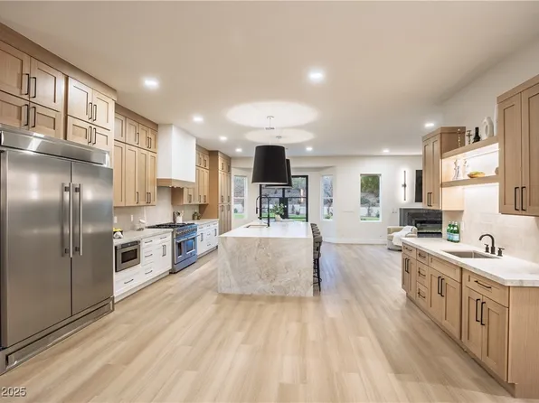 821 Star Pine Dr, Las Vegas, NV 89144