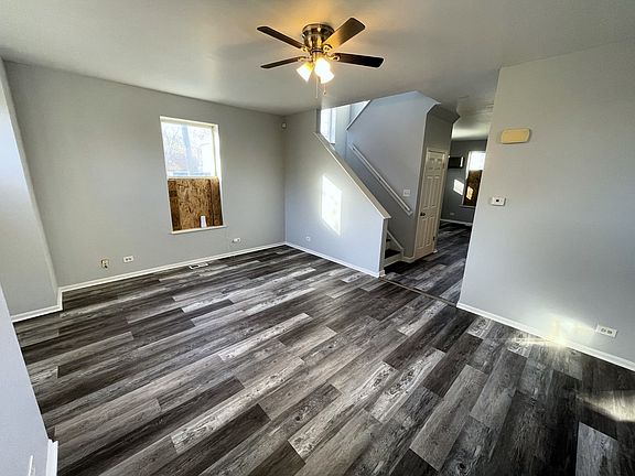 3rd image of 10642 S Edbrooke Ave