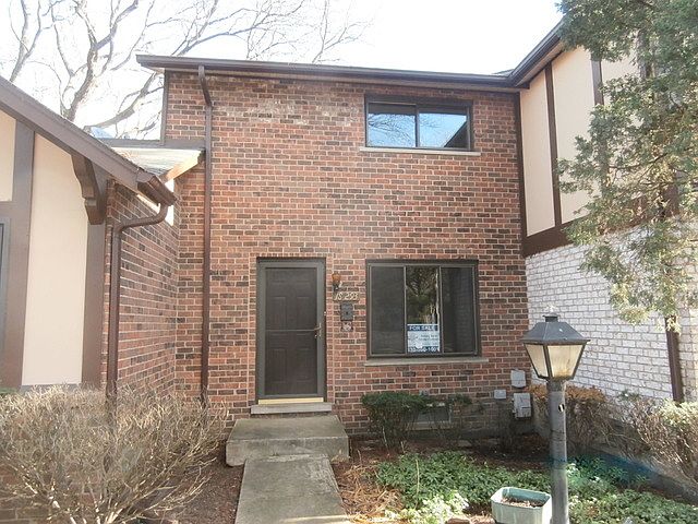 1st image of 1S293 Windsor Ln