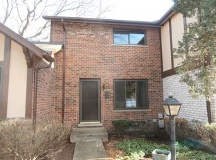1S293 Windsor Ln, Villa Park, IL 60181