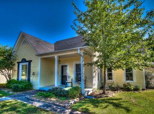 1302 Port Arthur Ave, Mena, AR 71953