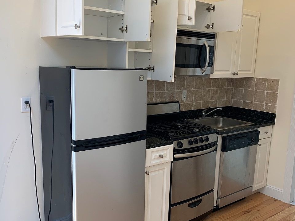 2nd image of 415 W 56th St #94