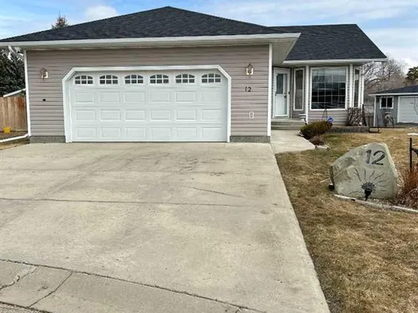 12 Pleasant Park Ct W, Brooks, AB T1R 1N3