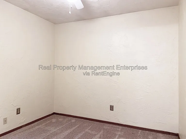 204 W 10th St — Photo 37