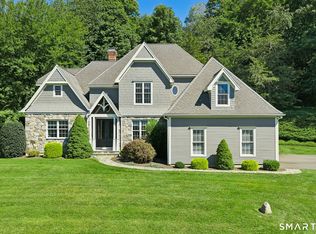 5 Wentworth Dr, Newtown, CT 06470