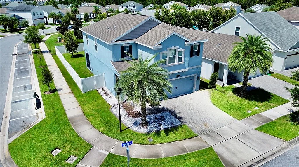 4 bed, 2.5 bath, 2346 sqft, $3,000 — Photo 2