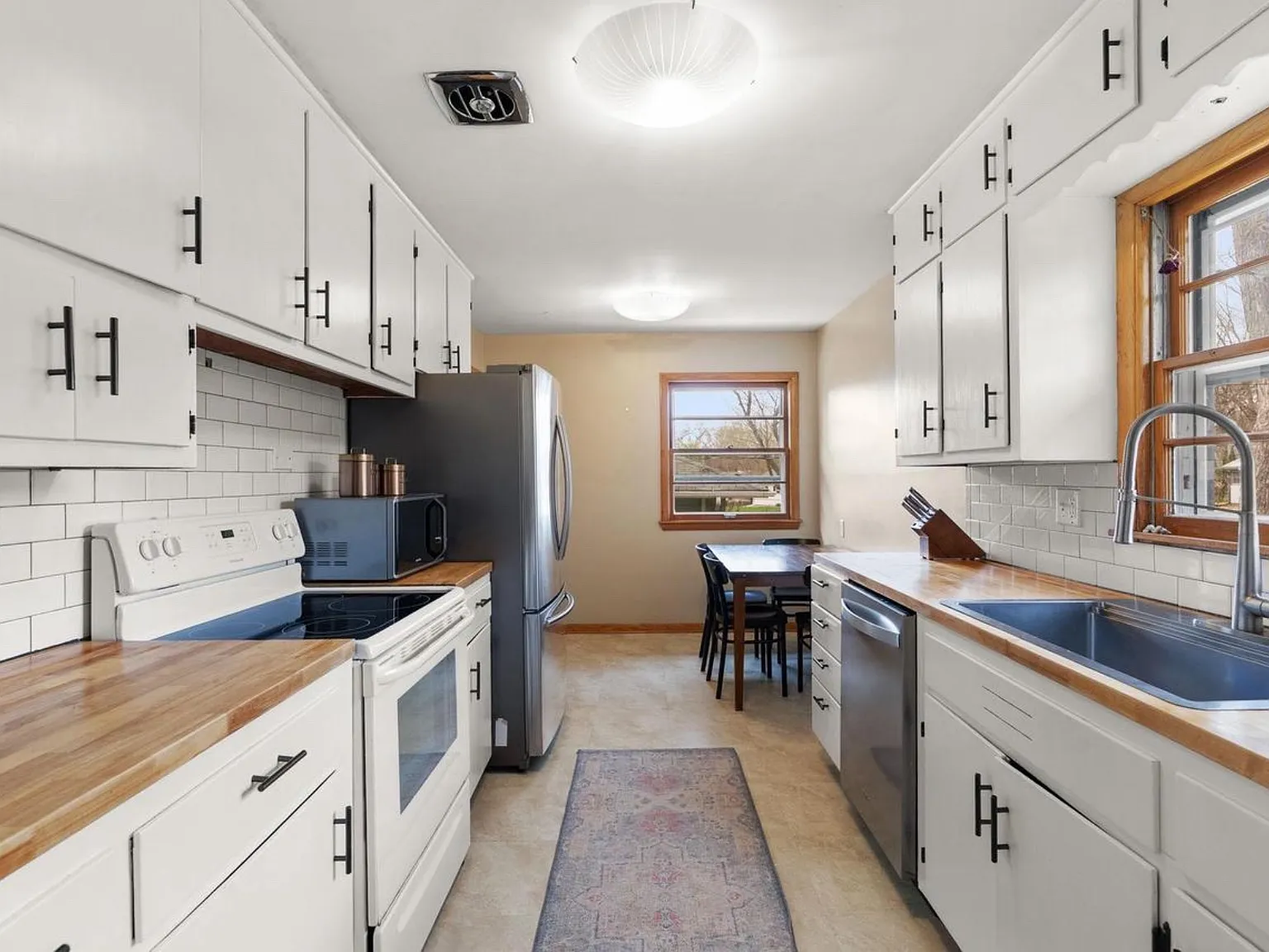 3 bed, 1722 sqft, $2,450 — Photo 2