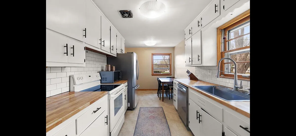 Building Photo - 4321 Hegg Ave