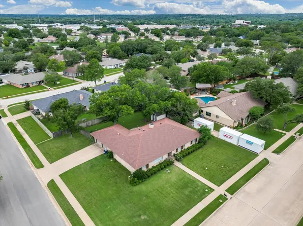 1706 Stagecoach Dr, Pantego, TX 76013