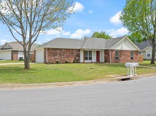 1662 S Tally Ho Dr, Fayetteville, AR 72701