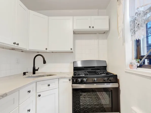 1200 East 53rd Street image 7 of 18