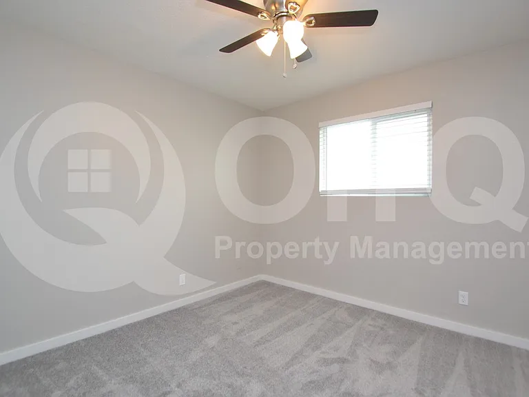 2210 W Devonshire Ave #8 — Photo 9