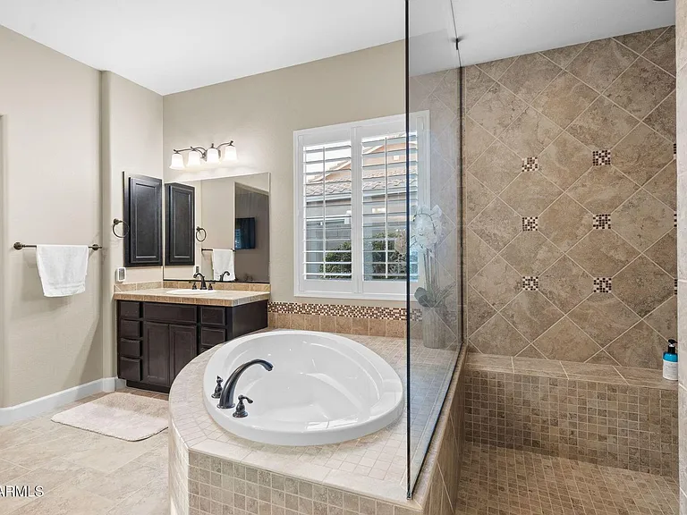 3781 E Chestnut Ln — Photo 35