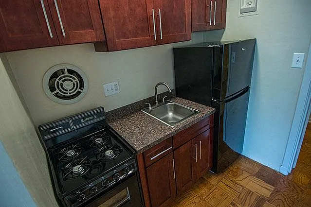 Dore Apartments — Photo 8