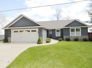 2690 N Peterson Dr, Sanford, MI 48657