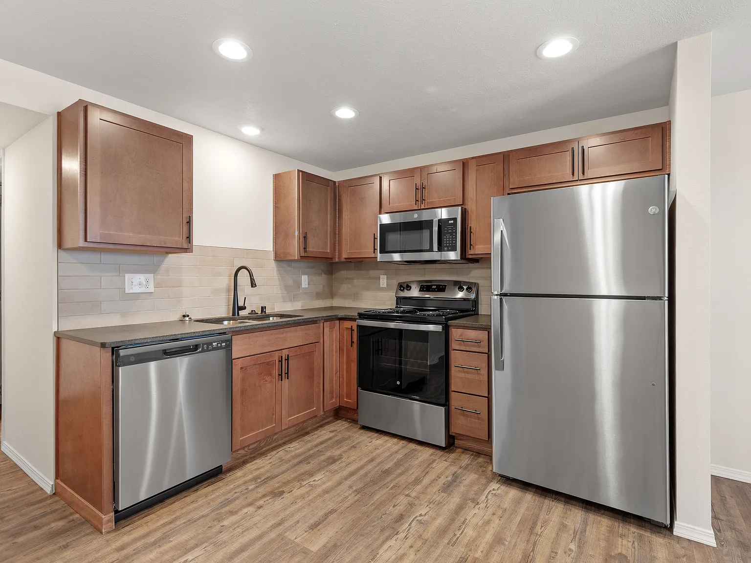 1 bed, 614 sqft, $1,321 — Photo 3