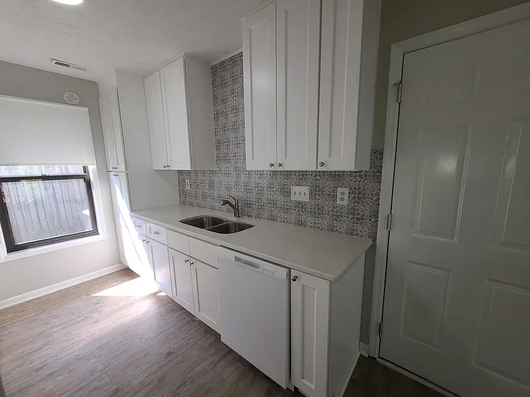 533 Hollyberry Ln — Photo 11