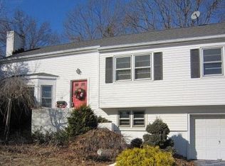 29 Allene Dr, Hamden, CT 06517
