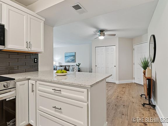3rd image of 3414 Devonwood Hls NE APT A
