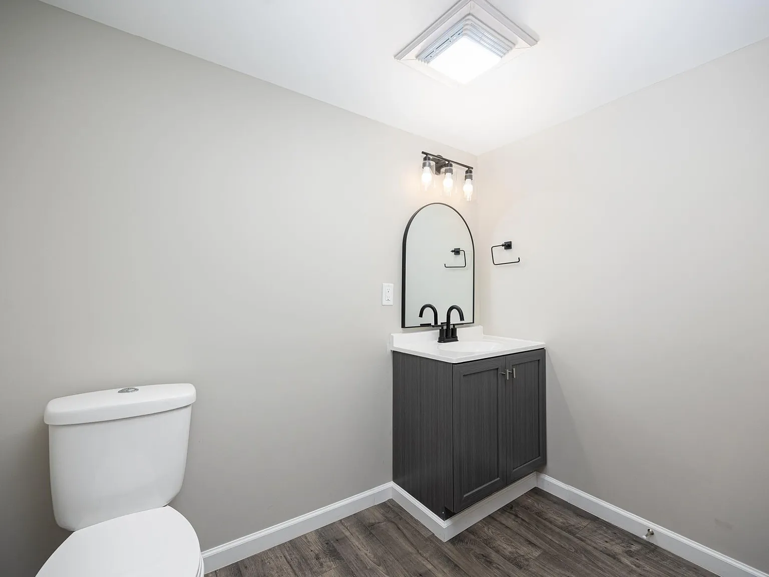 2 bed, 1100 sqft, $1,600 — Photo 3