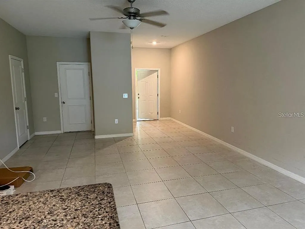 3 bed, 2.5 bath, 1666 sqft, $1,950 — Photo 4