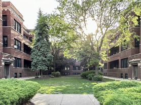 2520 N Kedzie Blvd