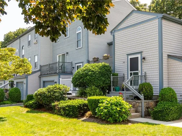 1 Willow Glen Cir APT 62, Warwick, RI 02889