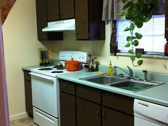 4th image of 378 Kensington Ave