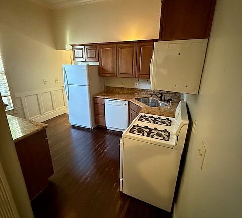 4th image of 411 4th St #3