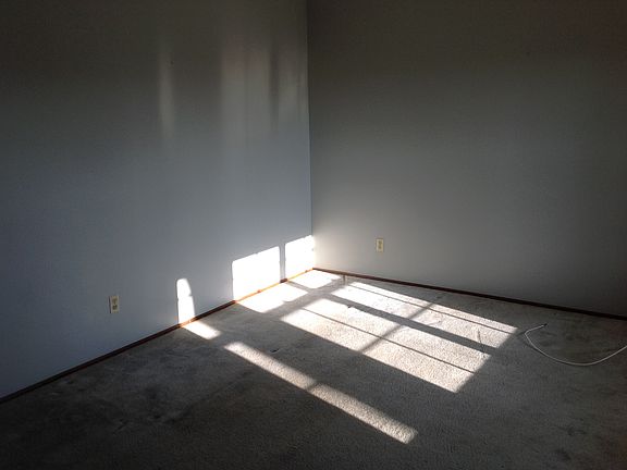 Living Rm -- 16 x 11.5