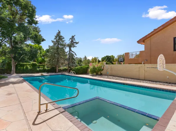 9406 Seabrook Dr NE, Albuquerque, NM 87111