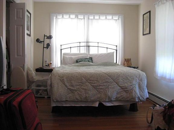 2nd image of 186 North St #2