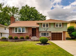 25 Rockford Pl, Williamsville, NY 14221