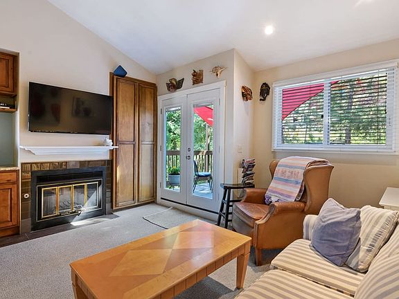 3rd image of 1119 Woodside Ave #8
